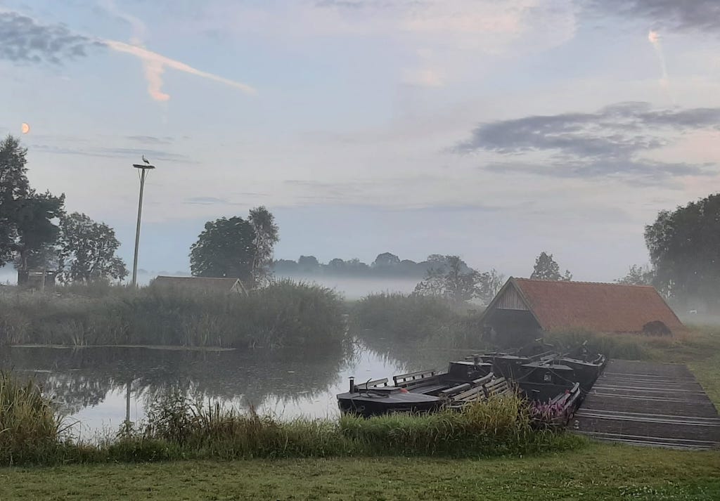 Torfschiffhafen bei Nebel im Teufelsmoor